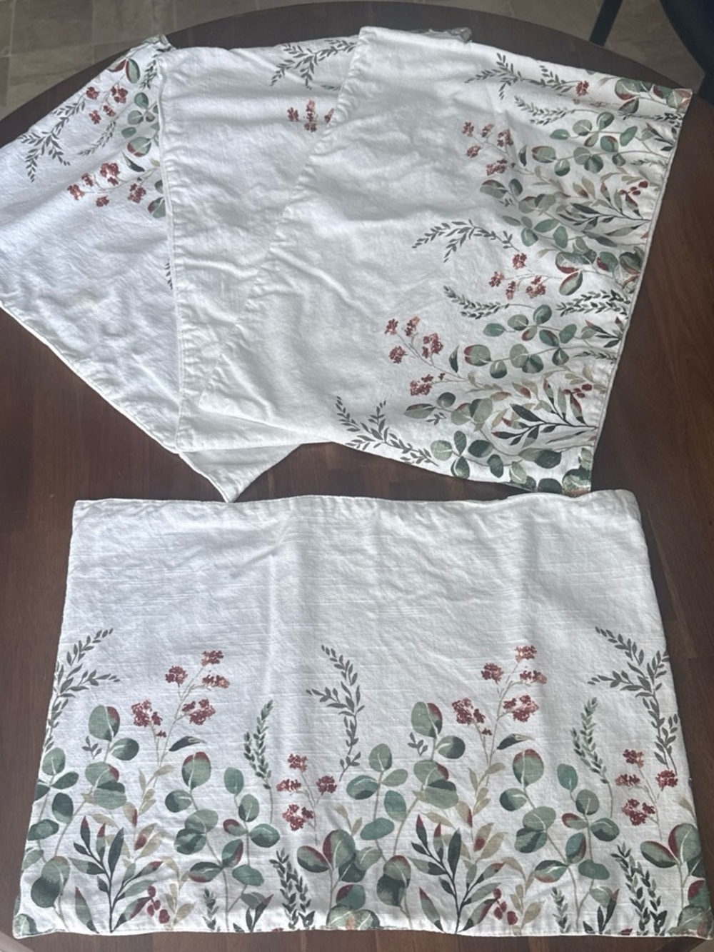 Floral Eucalyptus cotton set of 4 Placemats - White